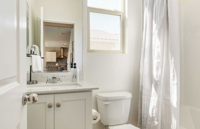 Desert Eden by Avantstay 6BR w/ Ensuite Backyard Oasis w/ Pool & Hot Tub! - Foto 19