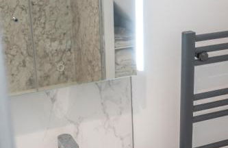 Peaceful Stylish Entire Apartment - Views, Gardens, Firepit, Balcony - Photo 16