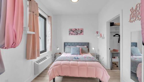 Pink Heaven Indoor Pool, FREE Parking, Near NYC - Foto 4, wardrobe