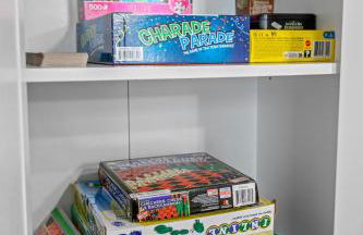 Luxe Suite with Pool Table, King Bed, 3 TVs, & Free Parking - Foto 37