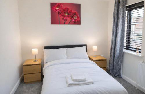 Spacious 4 Bedroom House in Milton Keynes for Families, Groups and Contractors - Foto 8