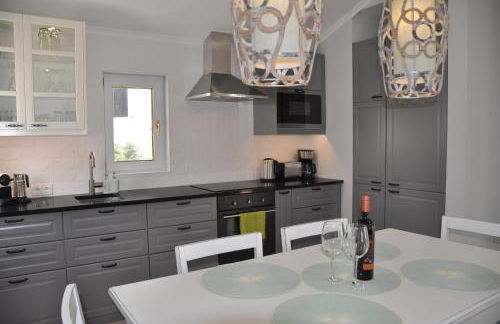 Aquamarine - Gemstone Getaway - Photo 8