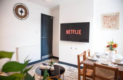 Stylish Home, hosted by ESONGRACE Stays, Stoke-on-Trent - Perfect for Families - Contractors - Holiday makers - Emergency Housing - Professionals, Relocators - Foto 26