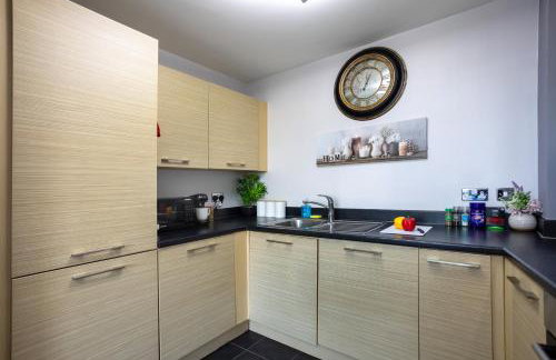 Vista Verde - Luxury City Penthouse 2BR - Sleeps up to 6 - Parking - Photo 25