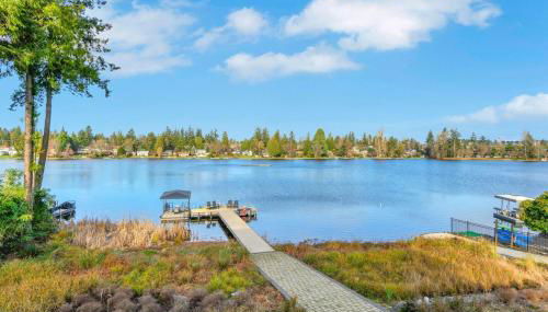 4BR 4BA Modern Lakefront Lodge - Photo 3