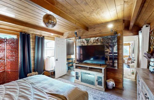 Relaxing Retreat with Deck, 1 Mi to Lake Arrowhead! - Foto 15