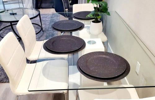 Spacious 2 bed 2 bath, Pool, Hottub, Wifi, 24 hr Fitness, Parking - Foto 7