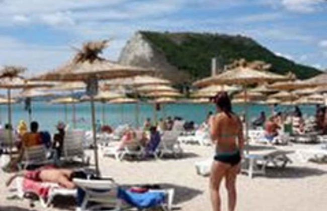 Stunning Beach Apart-sleeps 5! Pool & Sea Views! - Foto 32