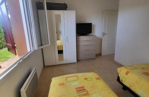 2025 Reno 2-Bed Escape w pool Min to GolfCources - Foto 26