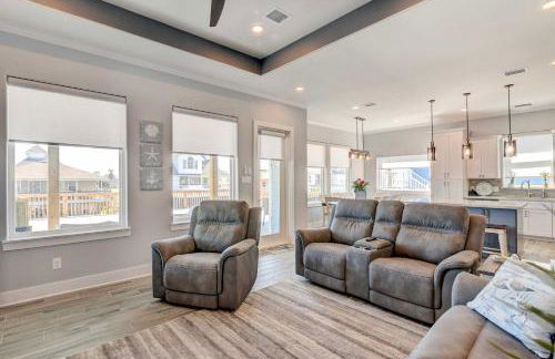 Private Dock and Patio Waterfront Galveston Retreat - Photo 4