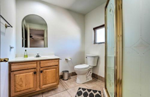 Pool and Putting Green Group Getaway in Glendale! - Foto 41