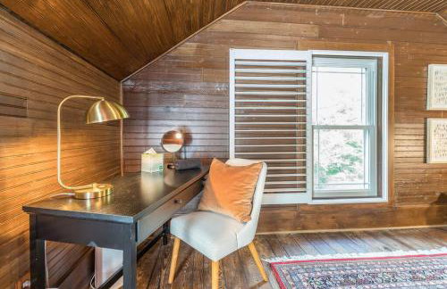 Relax in an upscale, renovated gem - Foto 36