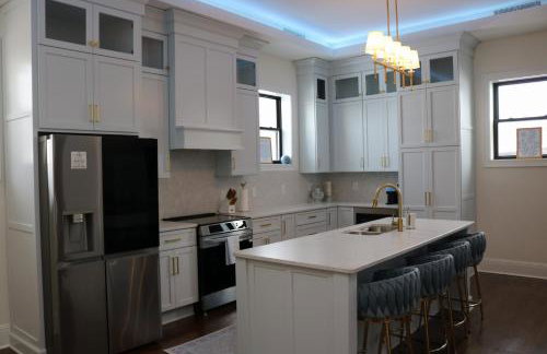 The Luxe Building- 2 Bedroom Apartment in Metropolis - Photo 54