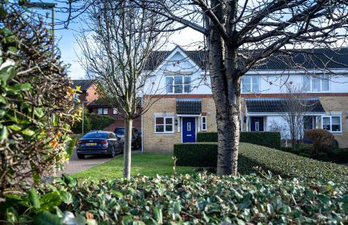 Guildford Townhouse with Parking - Foto 1