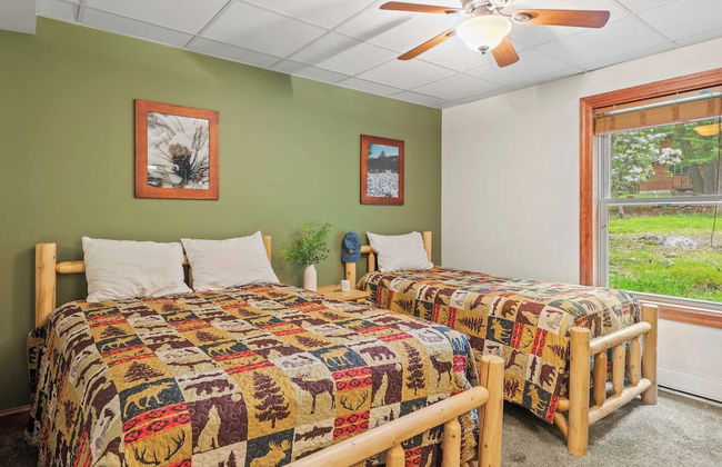 Bear Paw Lodge by Avantstay Hot Tub, Deck, & Fire Pit - Foto 37