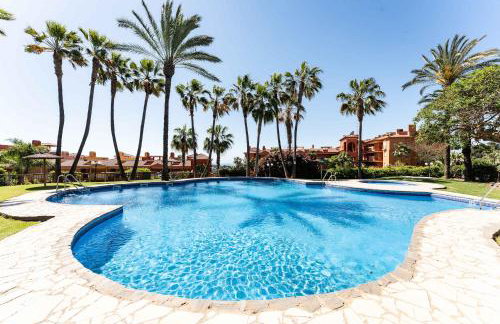 Bajo con acceso directo desde la terraza a la piscina y parking privado en La Reserva de Marbella by Sunny Residences - Foto 26