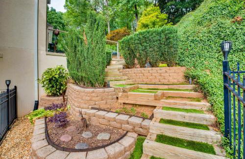 Modern Retreat with River View in Roswell! - Foto 24