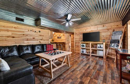Rustic Barn Retreat w Hot Tub Game Room & FirePit - Photo 39