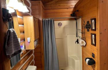 Log Cabin in the Woods - Foto 16