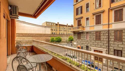The Dome 3 bedroom apartment - Photo 5, locker