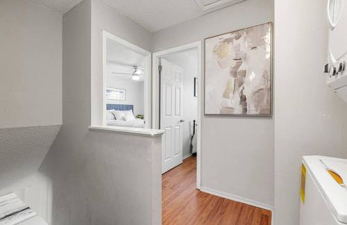 Fly In Style! Charming Townhome 6 Mins from RIC! - Foto 31