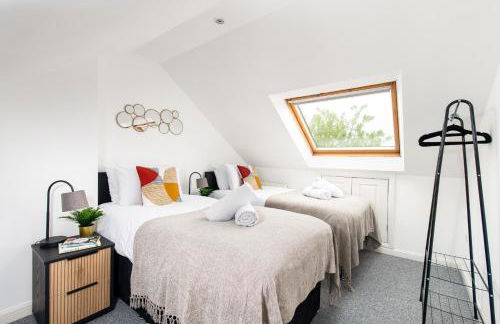 NEW Business & Long Stays- Sleeps7-by FabAccommodation - Foto 1