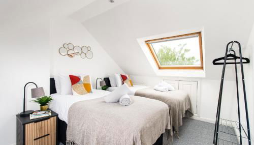 NEW Business & Long Stays- Sleeps7-by FabAccommodation - Foto 1