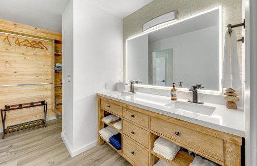 Newly Renovated Condo with SUP Paddle Boards and Golf Clubs Included - Foto 17