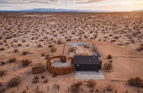 Romantic Desert Escape - Stargazing Dome, Hot Tub, Fire Pit, Hammocks, Cowboy Pool - Foto 69