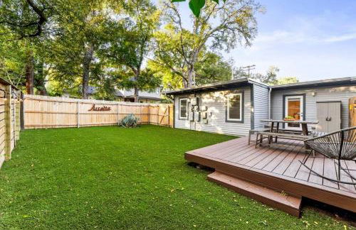 Mid-century home in Zilker with a backyard - Foto 34