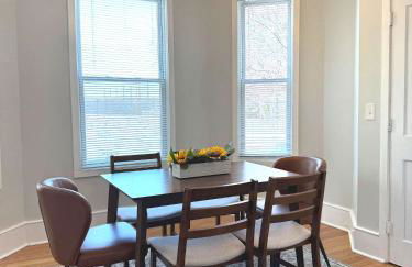 Jennifer's Cozy Apt Walk to Brown In Unit Laundry - Foto 10