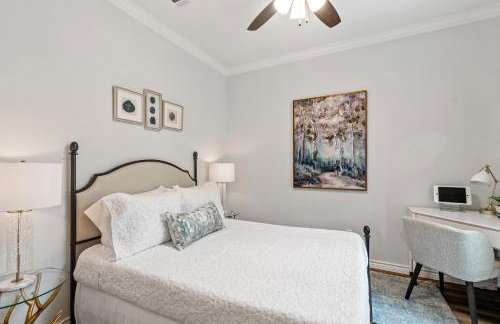 The Benjamin I - 2022 Built Luxury Retreat with Backyard Paradise with Hot Tub Outdoor Movie Screen Dock & Boat Rental - Foto 27