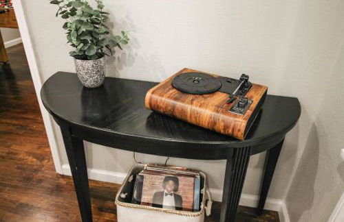 Fenced Yard and Patio W Grill plus Game Room - Foto 27