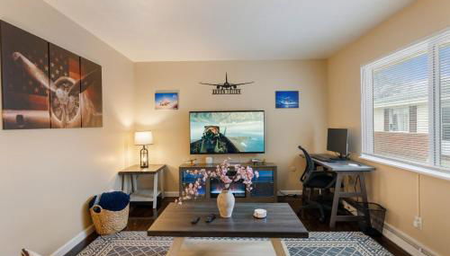 Akron 2 Bed 1 Bath Flight Themed Oasis Dog Friendly - Foto 5