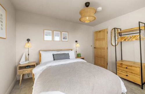 Luxury Plymouth Work & Stay House - Photo 32