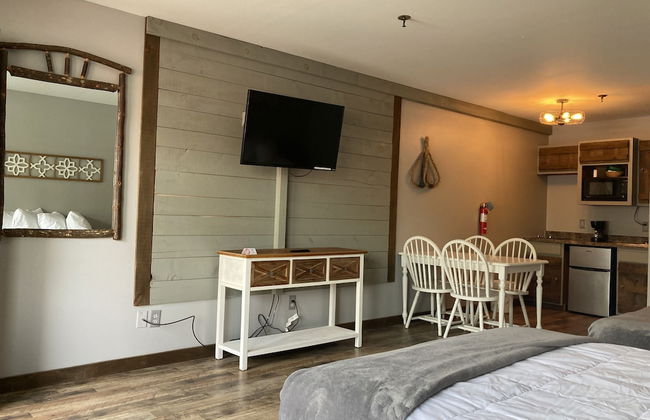 Gold Suites Rentals - Photo 9