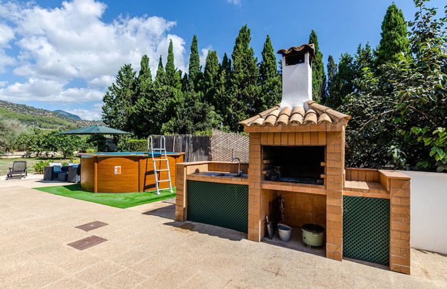 Private Villa With Inviting Space - Photo 28