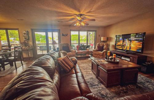 Lakefront Home 4Bed3BathDockFirepitGrill-12PP - Foto 11