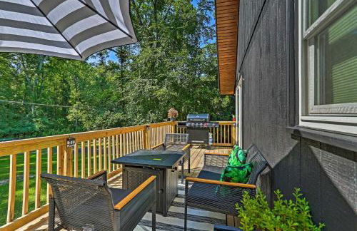 Deck and Gas Grill Modern East Stroudsburg Home! - Foto 6