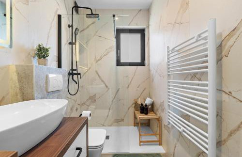 Charming Villa Harmonia with Heated pool and Indoor Jacuzzi surrounded by nature - Photo 32