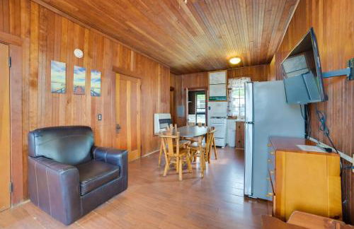 Sandy Beach and Sunset Views Cedarville Cabin 3! - Foto 7