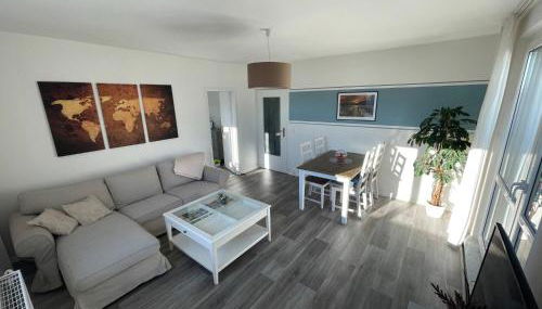 Charming 4-Person Apartment in Hoyerswerda City Center - Foto 2