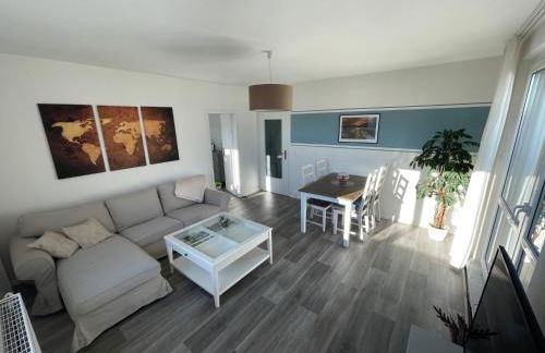 Charming 4-Person Apartment in Hoyerswerda City Center - Foto 2