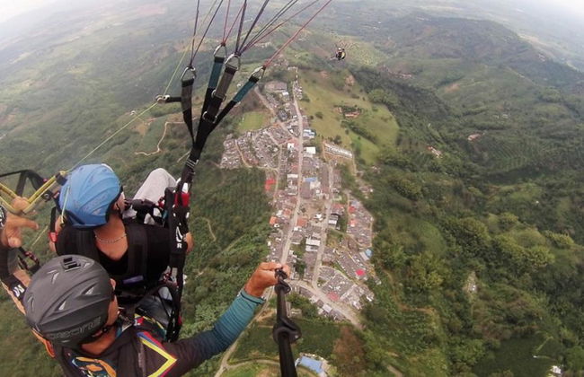 Vuela en parapente en Buenavista - Foto 1