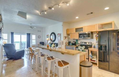 Walk to Galveston Beach Family Condo with Pool - Foto 4