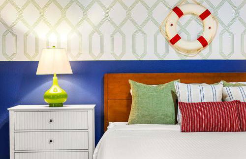 Resort Style Backyard Pool Pickleball Court - Foto 37