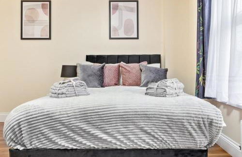 Lovely 4-BR Home In Leyton - Sleeps 14, Near Tube, Arcade, 100inchTV - Foto 8