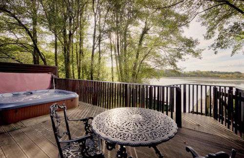 Chiffchaff Lodge with Hot tub - Foto 1