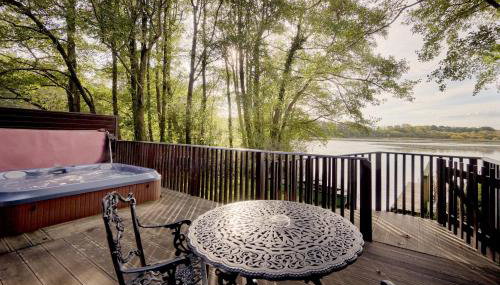 Chiffchaff Lodge with Hot tub - Foto 1