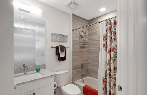 Luxury Condo Living on Sarasota Bay, Minutes From Downtown - Foto 25